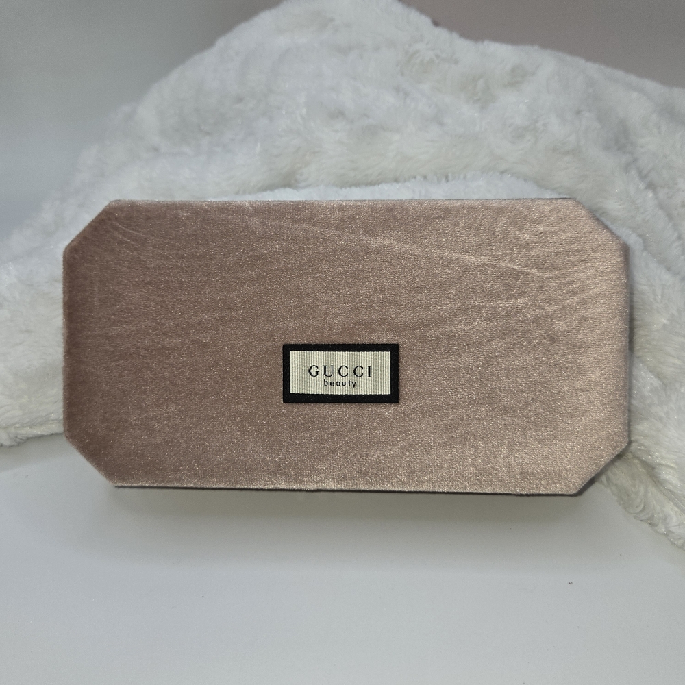 Beauty Counter Women's Blush Velvet Jewlery Case